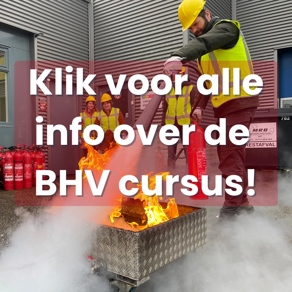 Cursisten blussen brand tijdens BHV-training in Doetinchem, NedCert Experts.