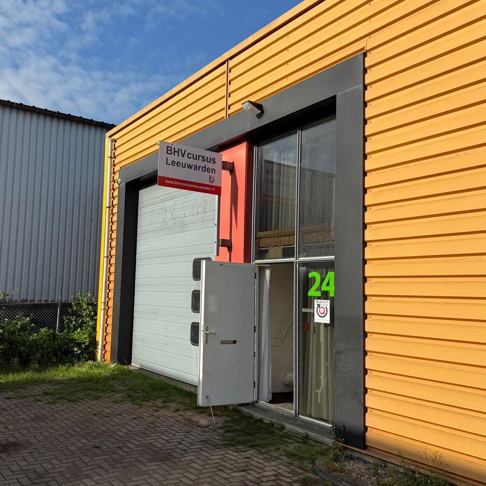 Centraal gelegen trainingscentrum van NedCert Experts in Leeuwarden, ideaal voor BHV- en EHBO-cursussen in Friesland.