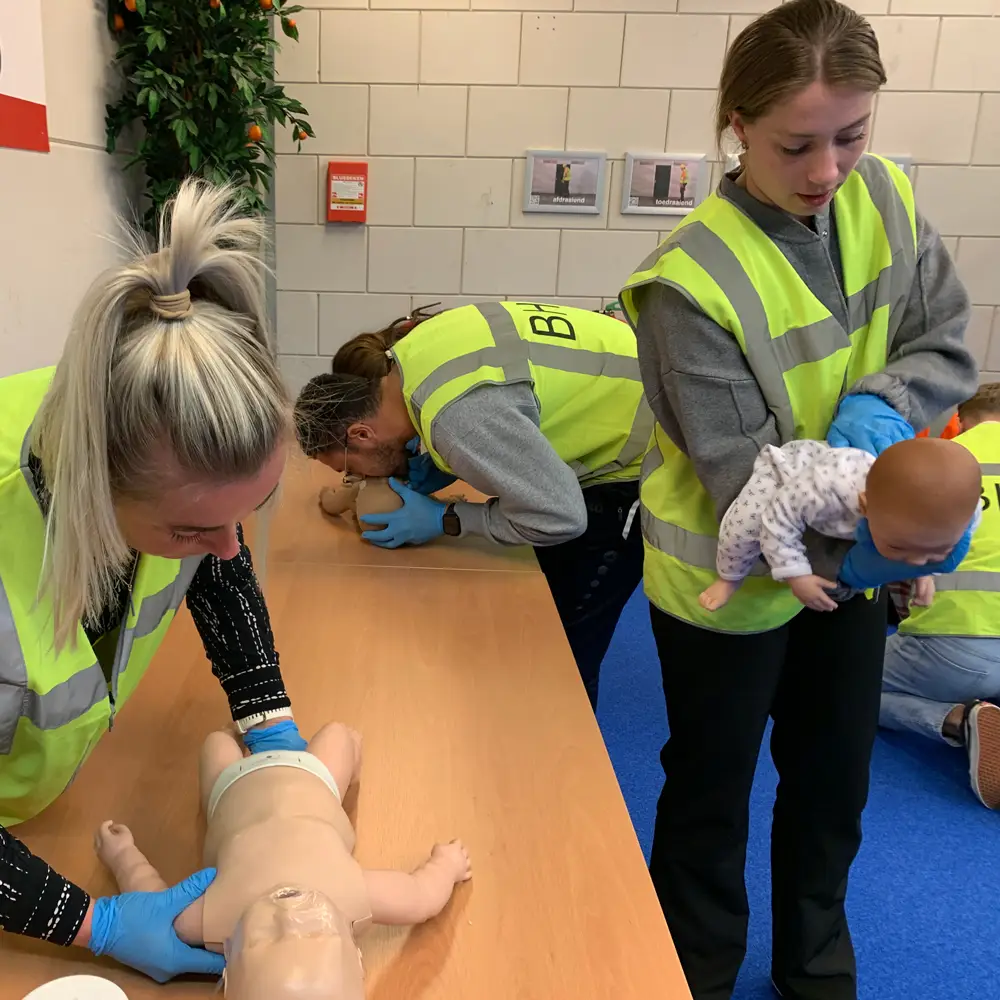 SEHBK-cursus NedCert -oefening baby reanimatie