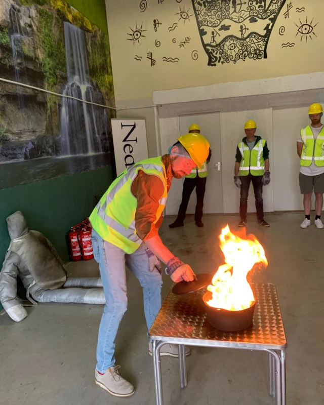 Cursisten zorgen in Leeuwarden voor veiligheid met NedCert Experts.
Trainees ensure safety in Leeuwarden with NedCert Experts.
#BHV #WorkplaceSafety #NedCert #Leeuwarden